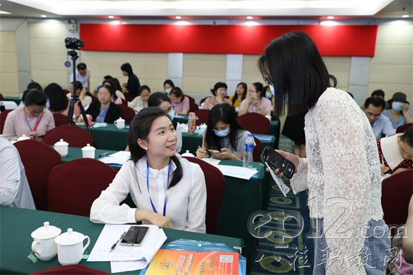 广西生态工程职业技术学院老师廖丹雪与广西八桂职教网编辑交流