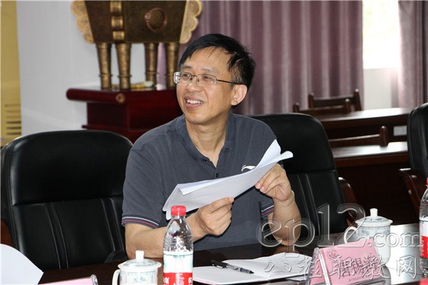 广西职业教育发展研究中心副主任、南宁师范大学教授唐锡海点评发言