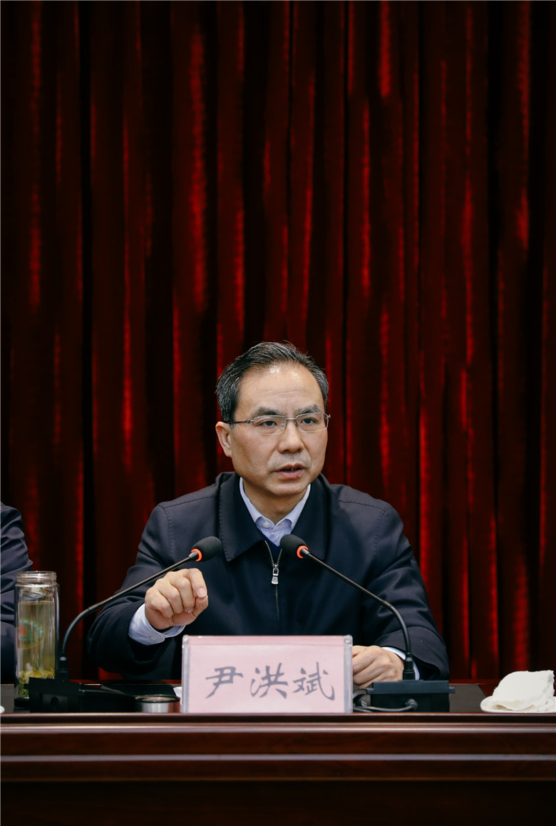 省教育厅副厅长尹洪斌出席会议并讲话.jpg