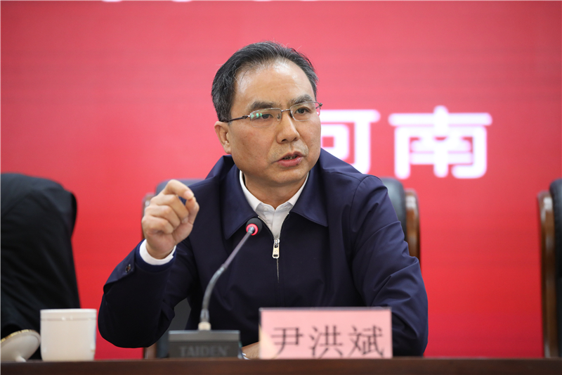 省政府副秘书长尹洪斌出席会议并宣布2020届河南省大中专毕业生就业创业工作正式启动.jpg