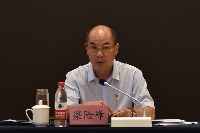 省委统战部副部长梁险峰出席会议.jpg