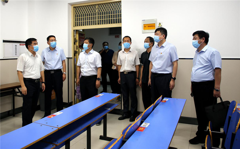 省教育厅党组成员、副厅长、一级巡视员刁玉华在河南中医药大学检查指导3.png