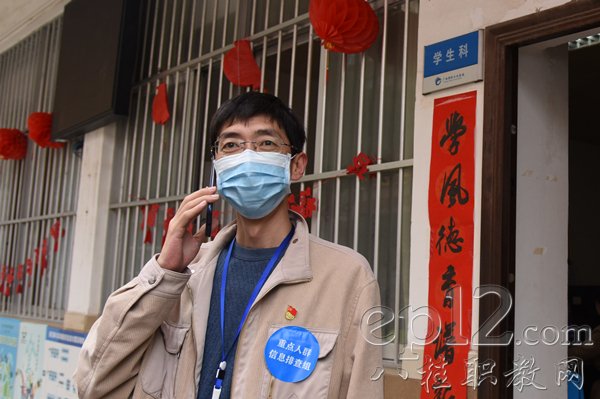 重点人群信息排查组组长杨钧安排人员进行流行病学调查