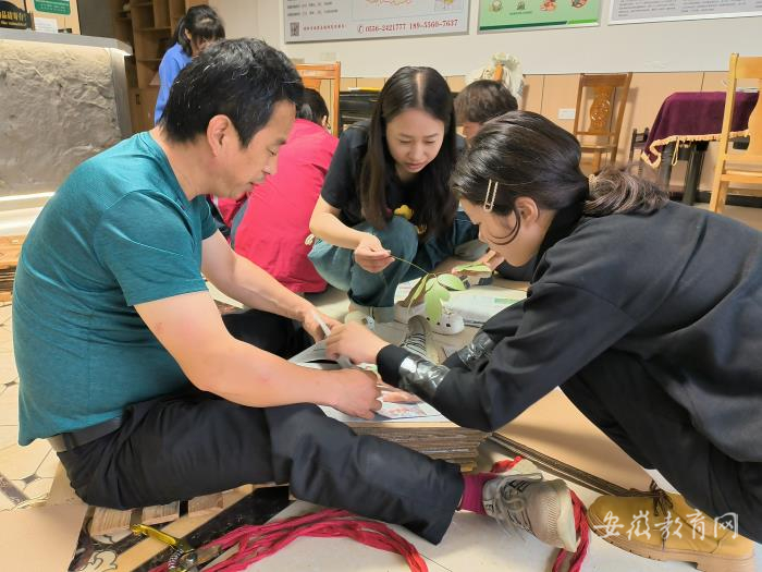 安徽中药科技学校开展野外实践教学 彰显思政育人力量2.jpg